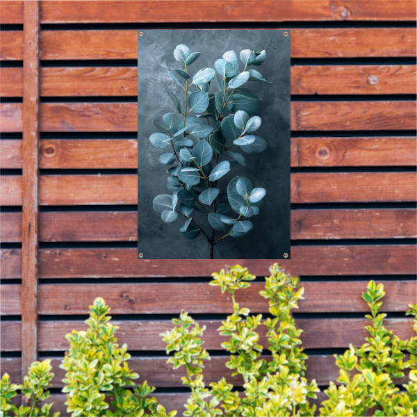 Eucalyptusbladeren met zachte grijze achtergrond tuinposter