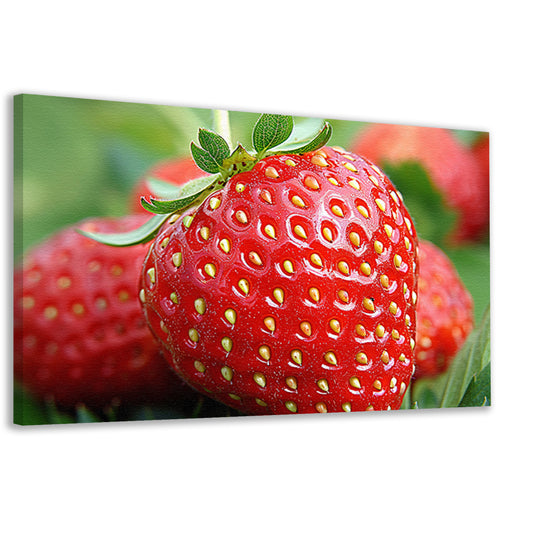 Rijpe rode aardbei met frisgroene bladeren canvas