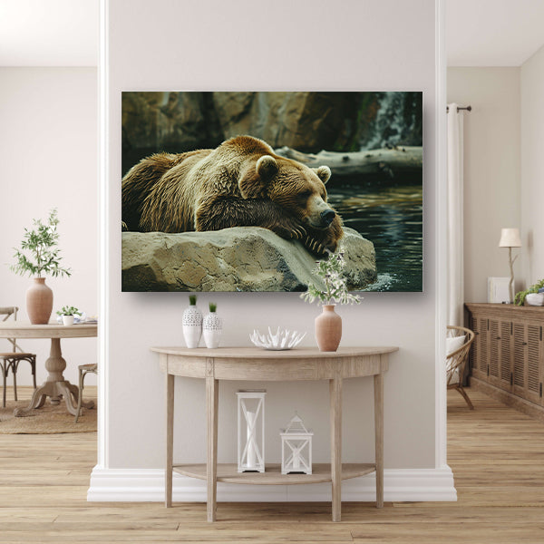 Rustende beer aan het water poster