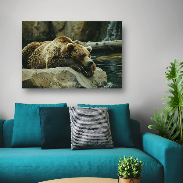Rustende beer aan het water poster