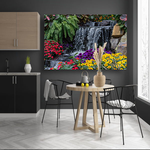Kleurrijke tuin met bloemen en waterval canvas