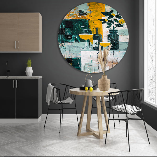 Abstracte stilleven met kleurrijke fles en glazen aluminium muurcirkel