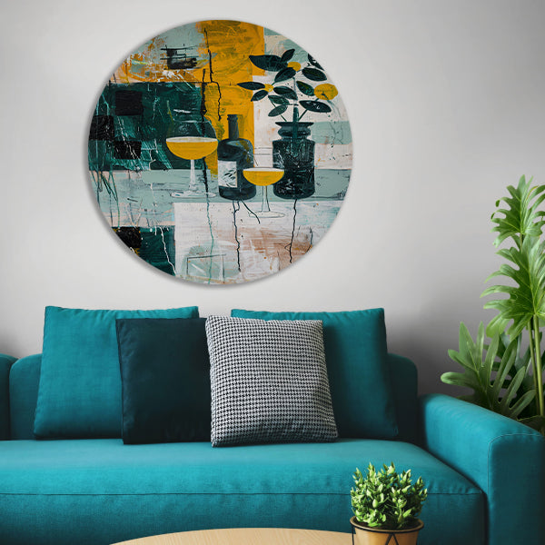 Abstracte stilleven met kleurrijke fles en glazen aluminium muurcirkel