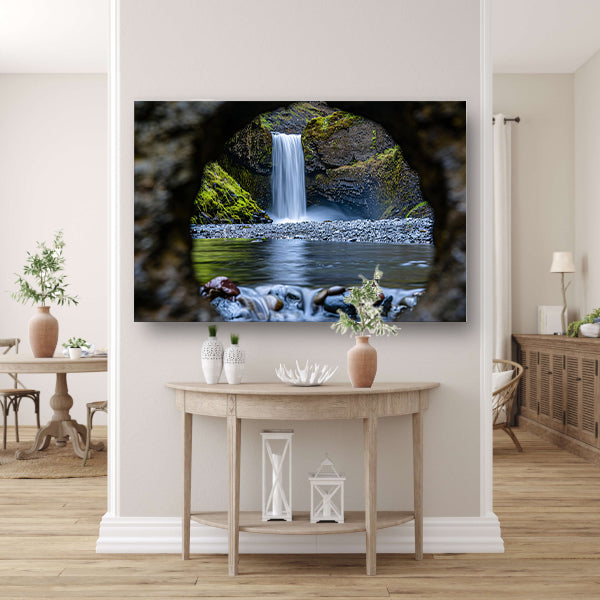 Waterval gezien door een natuurlijk sleutelgat poster