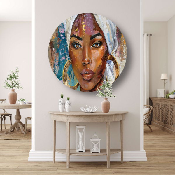 Afrikaanse vrouw met witte hoofddoek en gouden oorbellen aluminium muurcirkel