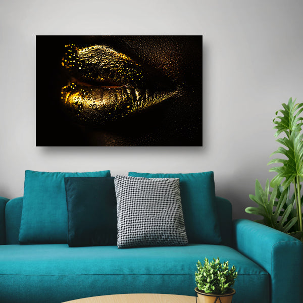 Gouden lippen glinsterend in het donker acrylglas
