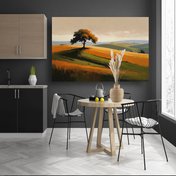 Solitaire boom tegen kleurrijke heuvellandschap poster