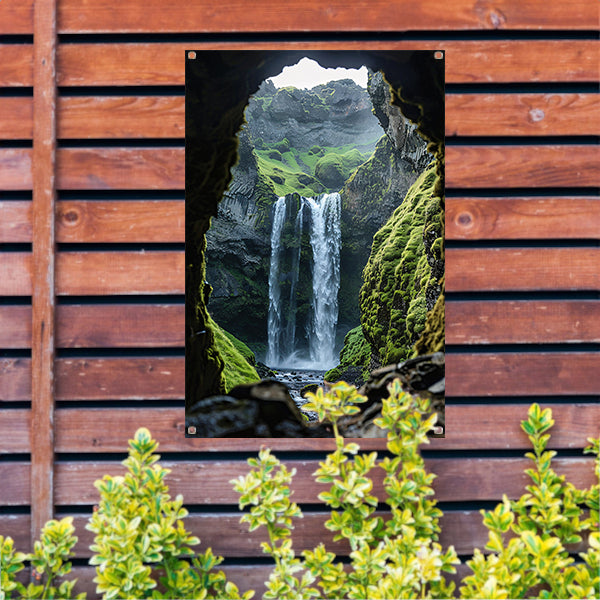 Waterval in rotsachtig landschap tuinposter