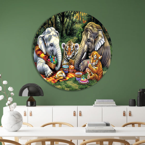 Surrealistische junglepicknick met dieren forex muurcirkel