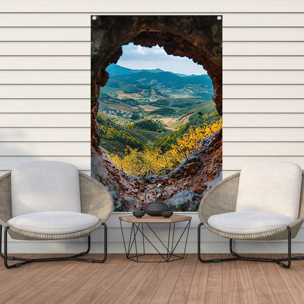 Uitkijk op een Berglandschap door een Stenen Venster tuinposter