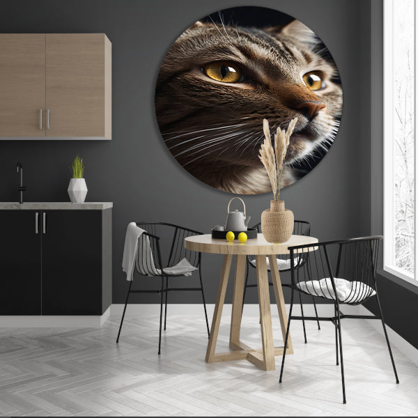 Diepgaande blik van een bruine kat aluminium muurcirkel