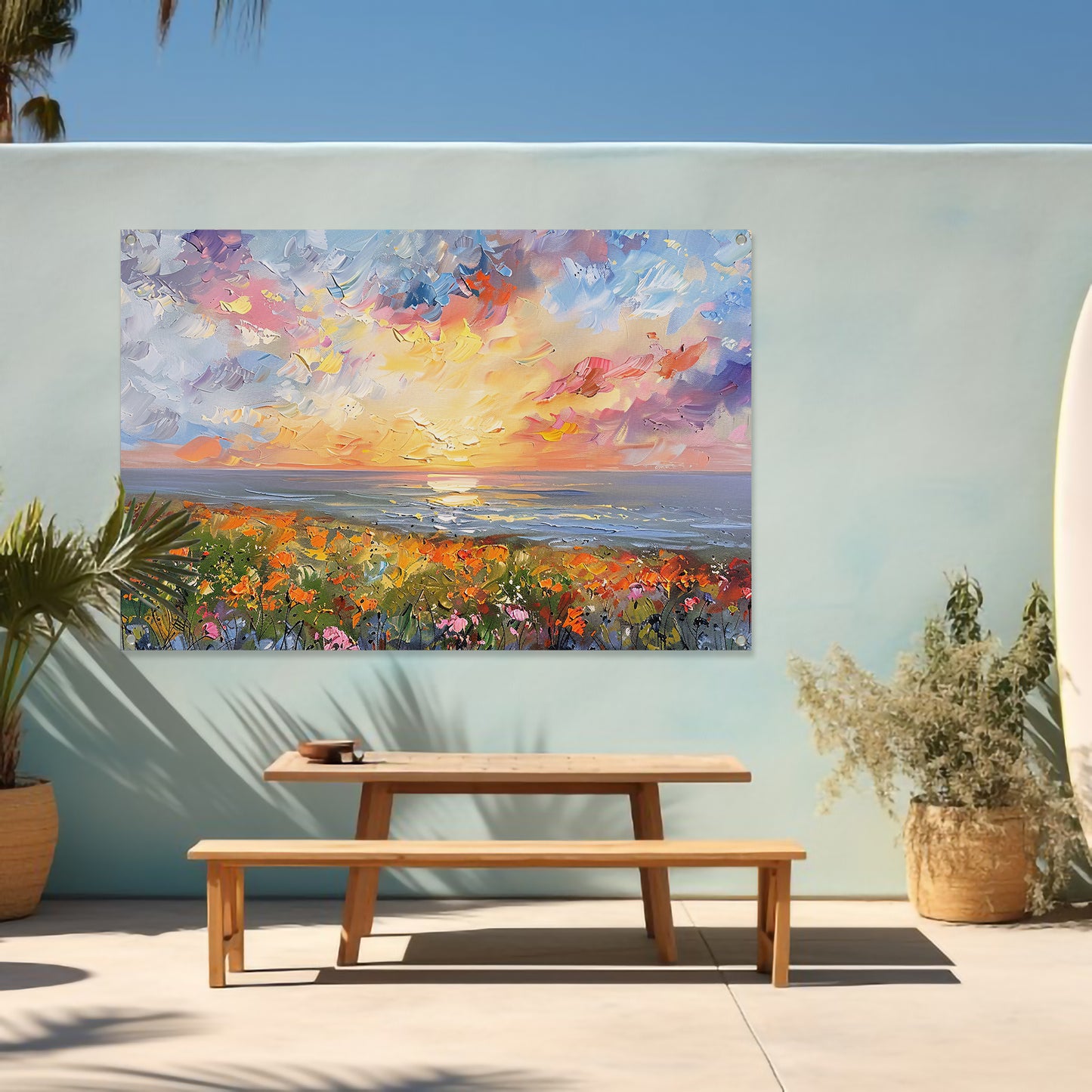Abstracte zonsondergang met bloemen en oceaan tuinposter