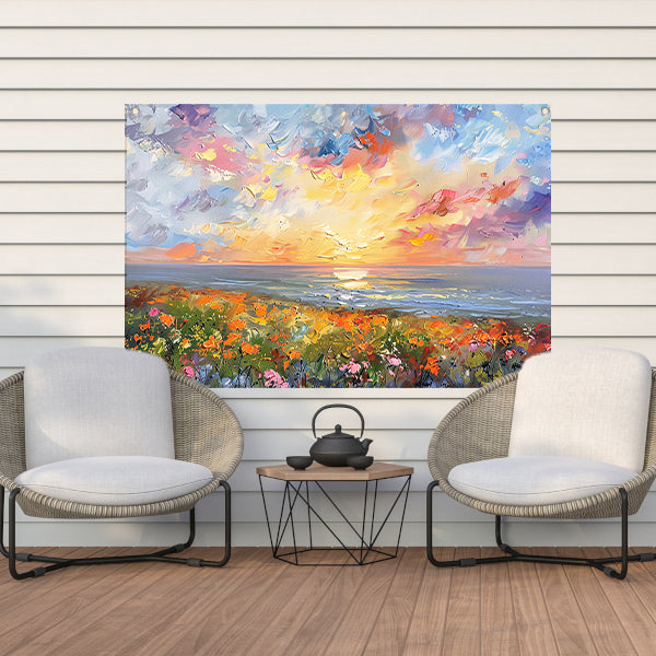 Abstracte zonsondergang met bloemen en oceaan tuinposter