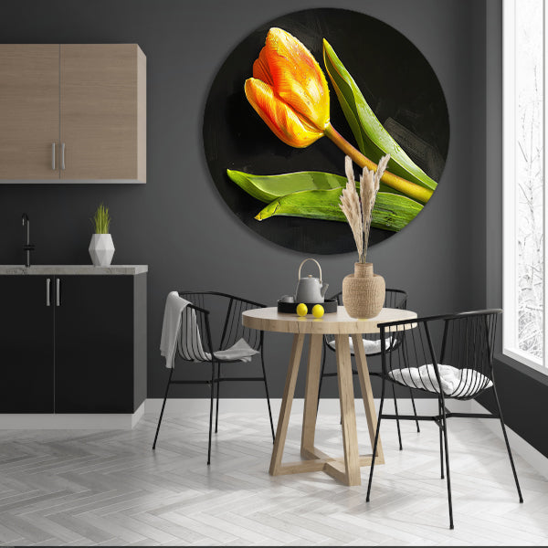 Gele tulp met waterdruppels op zwart forex muurcirkel