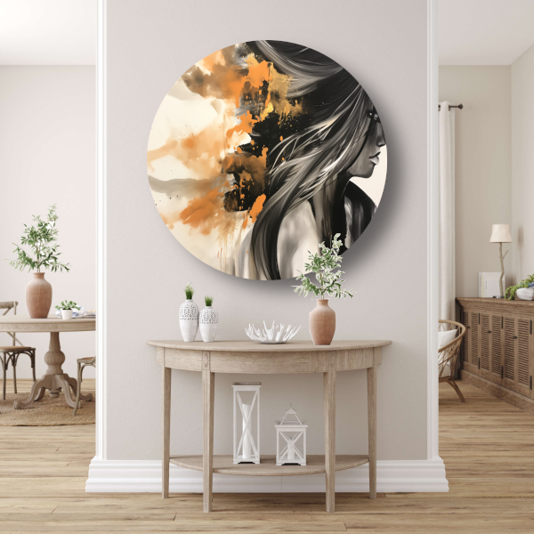 Dynamische Vrouw in Oranje en Goud aluminium muurcirkel
