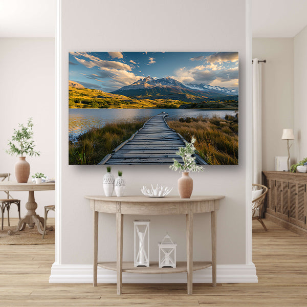 Houten pad naar bergen in schitterend landschap canvas