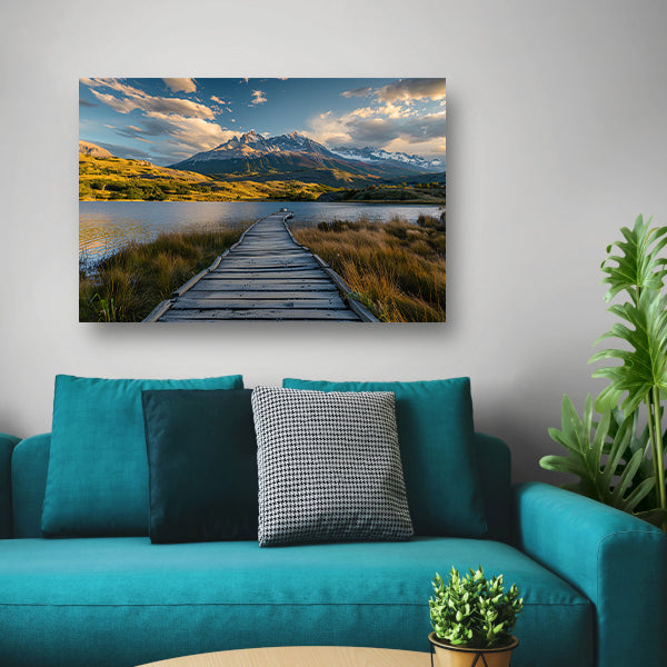 Houten pad naar bergen in schitterend landschap canvas