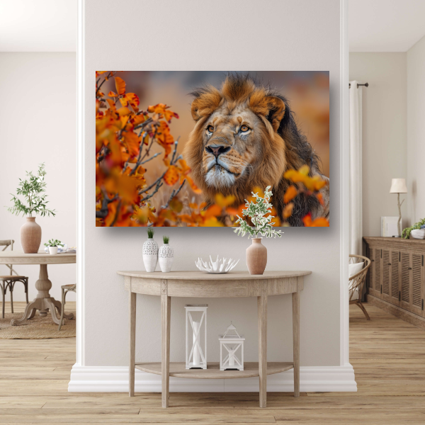 Leeuw in Herfstbladeren - Natuurs Koningschap canvas met baklijst