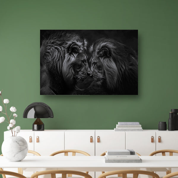 Twee leeuwen in een donkere omgeving canvas met baklijst