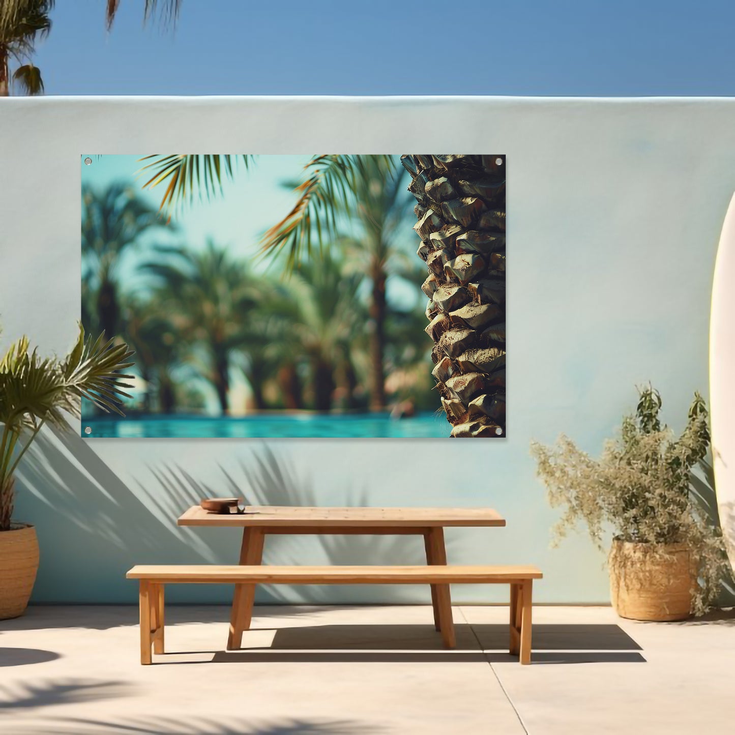 Tropisch Paradijs: Palmen en Wateroppervlak tuinposter
