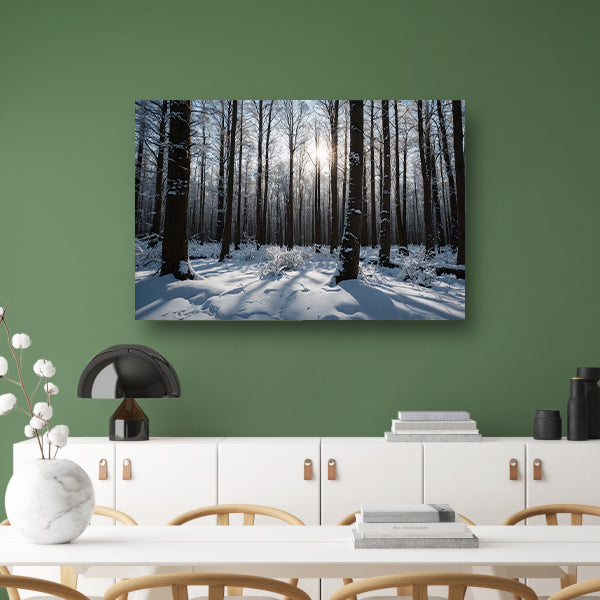 Serene winterbos met besneeuwde bomen poster
