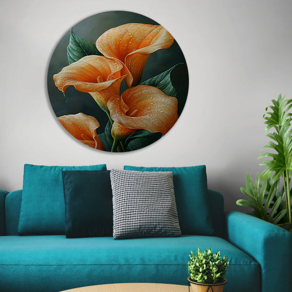 Oranje calla lelies met dauw tegen donkere achtergrond aluminium muurcirkel