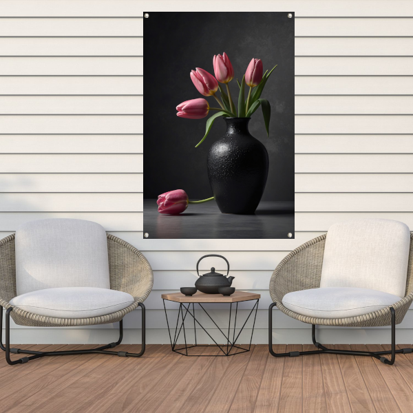 Stilleven met roze tulpen in donkere vaas tuinposter