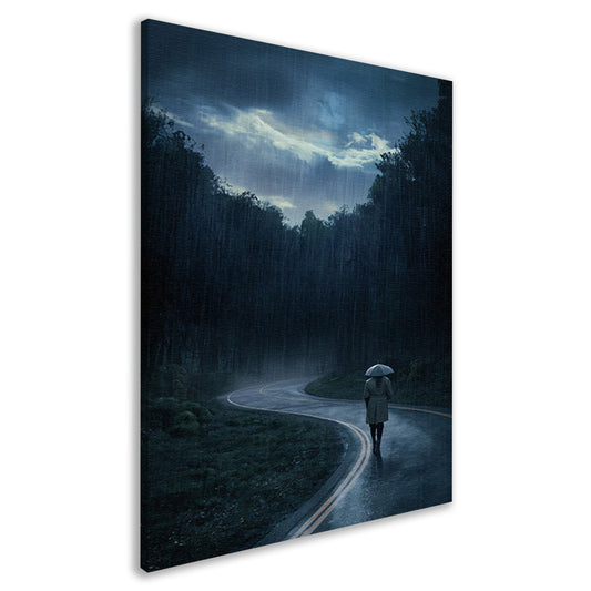 Eenzame wandeling door een regenachtig bos canvas