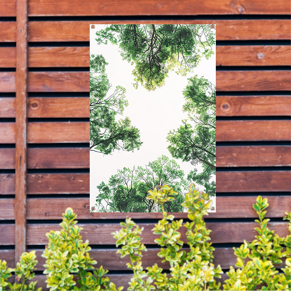 Zwart-wit foto van boomtoppen in het bos tuinposter
