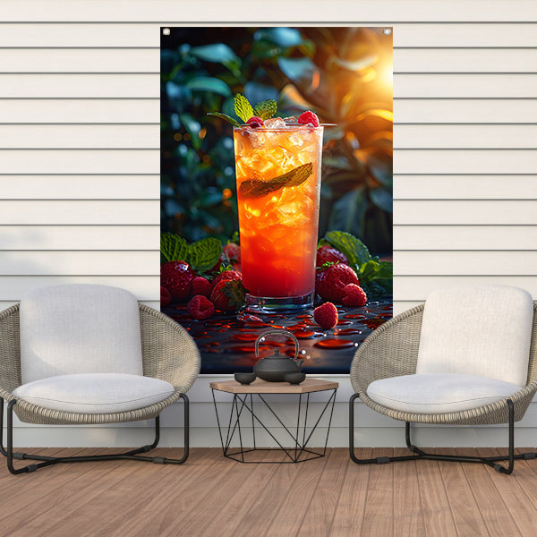 Verfrissende cocktail met rood fruit en munt tuinposter