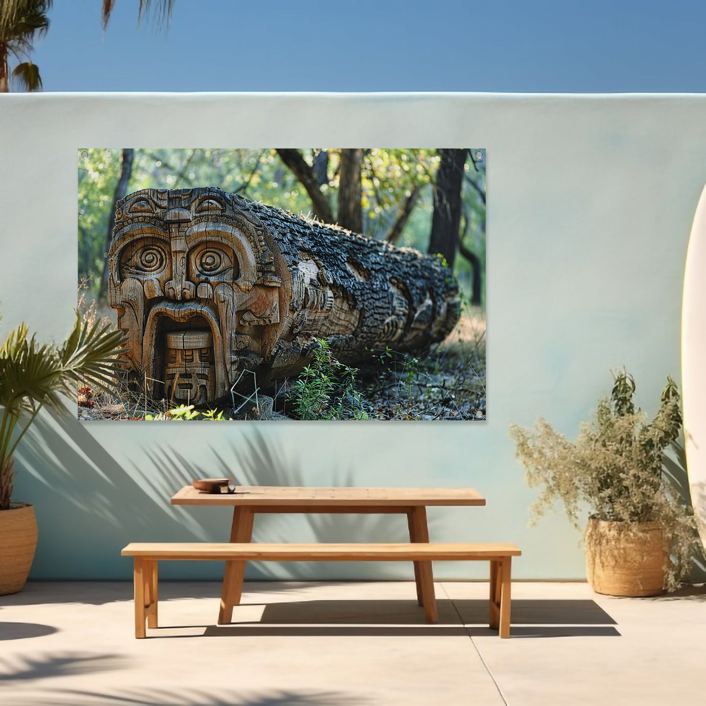 Houten gelaat in bos tuinposter