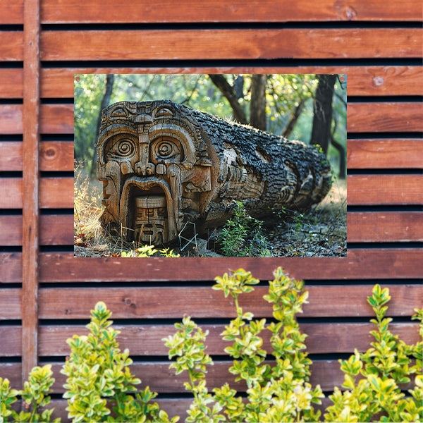 Houten gelaat in bos tuinposter