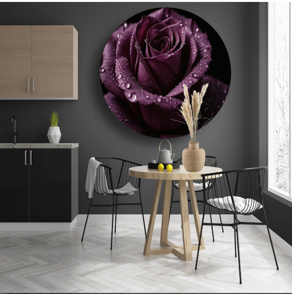 Paarse roos close-up met waterdruppels aluminium muurcirkel