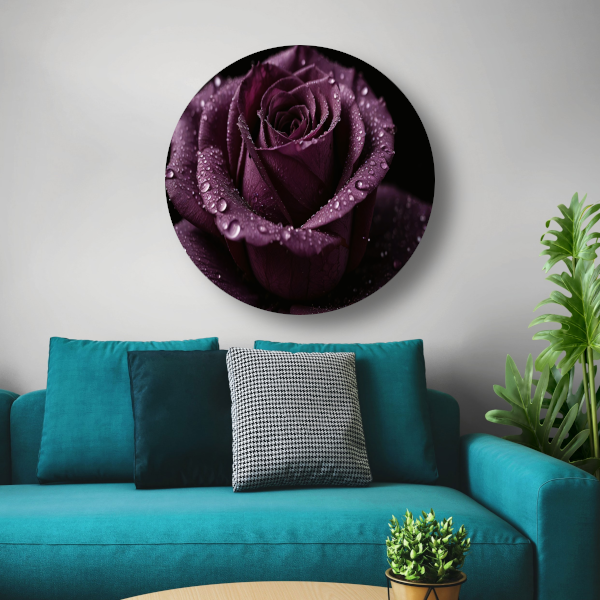 Paarse roos close-up met waterdruppels aluminium muurcirkel