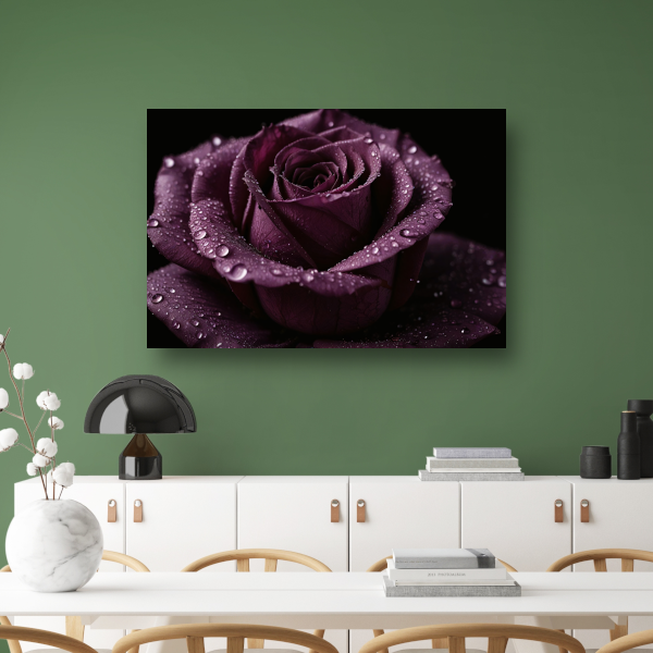 Paarse roos close-up met waterdruppels canvas met baklijst