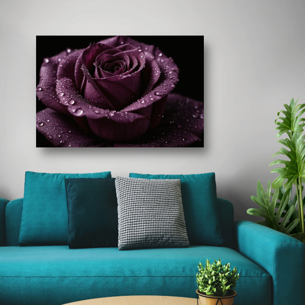 Paarse roos close-up met waterdruppels canvas met baklijst