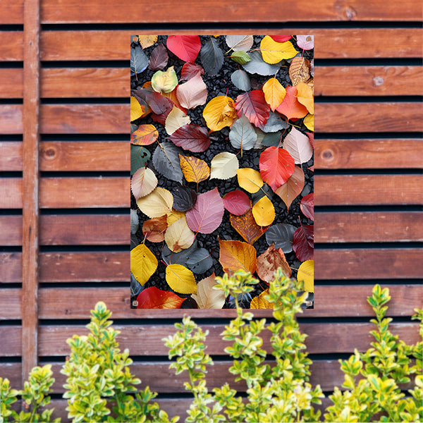 Kleurrijk herfstbladeren op donkere straat tuinposter