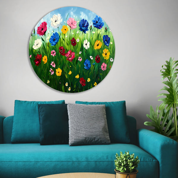 Kleurrijk bloemenveld onder een blauwe lucht aluminium muurcirkel