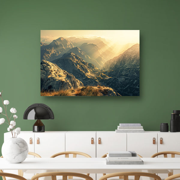 Majestueuze bergen bij zonsopgang in sepia poster
