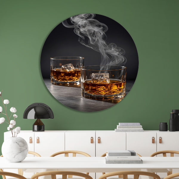 Elegante whiskeyglazen met rook op zwarte achtergrond forex muurcirkel