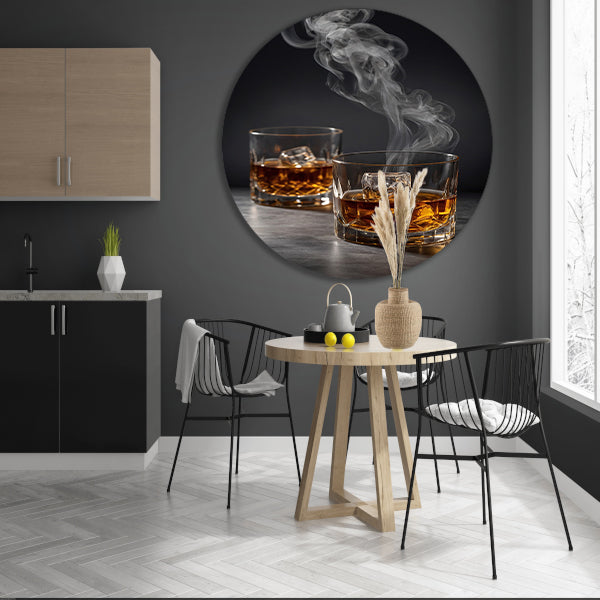 Elegante whiskeyglazen met rook op zwarte achtergrond forex muurcirkel