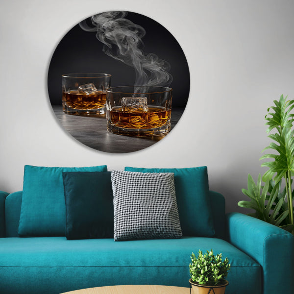 Elegante whiskeyglazen met rook op zwarte achtergrond forex muurcirkel