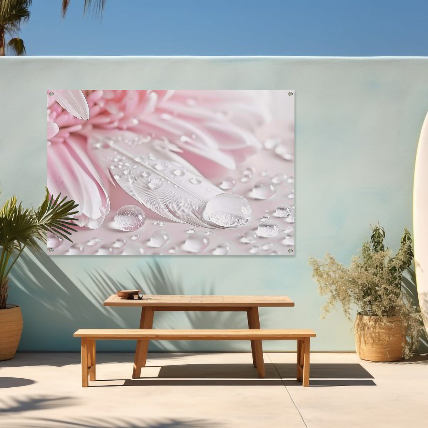 Veer en dauwdruppels met roze bloem tuinposter