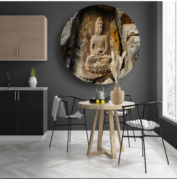 Serene Boeddha Uitgehakt in Rotswand aluminium muurcirkel
