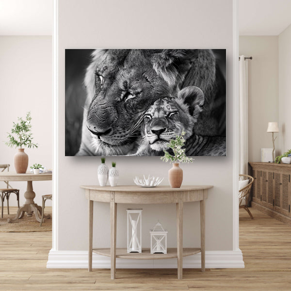 Knuffelende leeuwen in zwart-wit fotografie poster