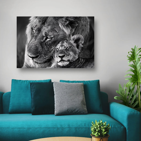 Knuffelende leeuwen in zwart-wit fotografie poster