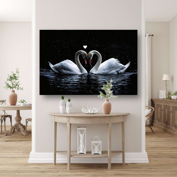 Twee zwanen vormen een hart in water canvas met baklijst