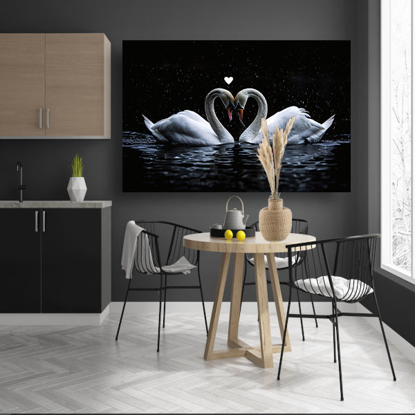 Twee zwanen vormen een hart in water canvas met baklijst