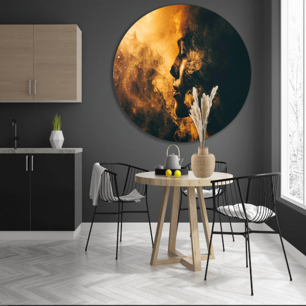 Gouden rook omhult vrouwelijk silhouet aluminium muurcirkel