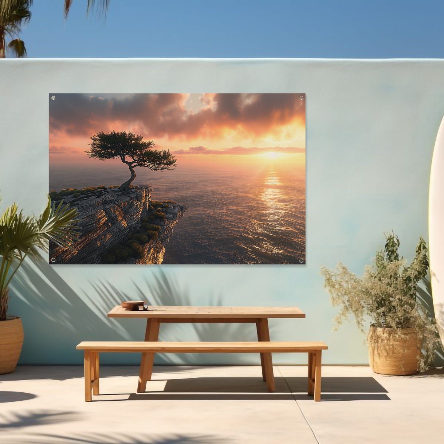 Boom op klif met zonsondergang zee tuinposter